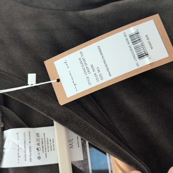 Niyama Sol - NWT Black Long Sleeve Crop SportTop - Picture 3 of 4